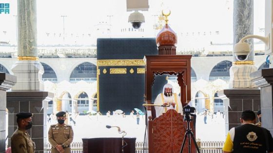 Imam of the Grand Mosque, Abdul Rahman Al-Sudais, gives sermon during Friday prayers at the Grand Mosque during the holy month of Ramadan, in the holy city of Mecca, Saudi Arabia, April 16, 2021. Saudi Press Agency/Handout via REUTERS ATTENTION EDITORS - THIS PICTURE WAS PROVIDED BY A THIRD PARTY