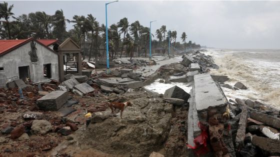 إعصار هائل يدمر قرى بالكامل في الهند وبنغلادش