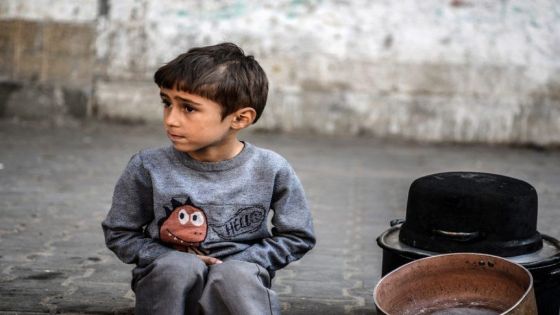 صرخة إلى كل المعمورة .. الجوع في غزة أفقد الناس القدرة على البكاء