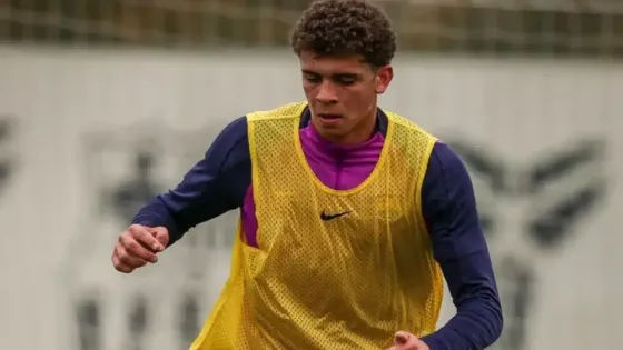 رغم إبهار مدربه وزملائه.. حمزة عبدالكريم ينتظر شهرين للظهور مع برشلونة