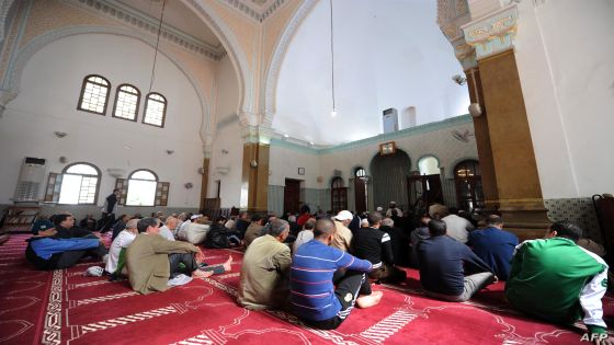 Muslims attend the Friday prayers on March 22, 2013 at the El Ouartilani mosque in Algiers. The imam of the mosque, Sheikh Djelloul Hadjimi is the general secretary of the "National coordination of imams and officials for religious affairs", the first union of imams that was launched on March 17, 2013 to promote moderate Islam. AFP PHOTO FAROUK BATICHE / AFP PHOTO / FAROUK BATICHE