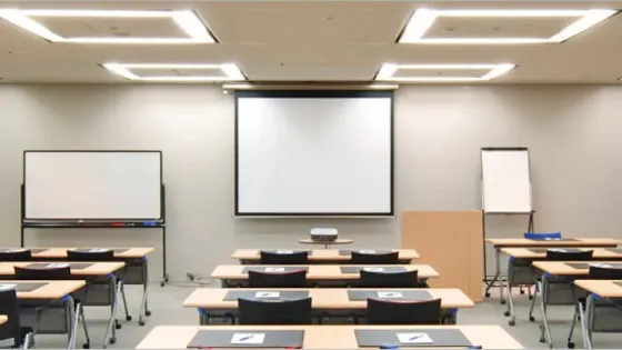 اختفاء مفاجئ لصاحب كلية لغة يثير غضب الأهالي