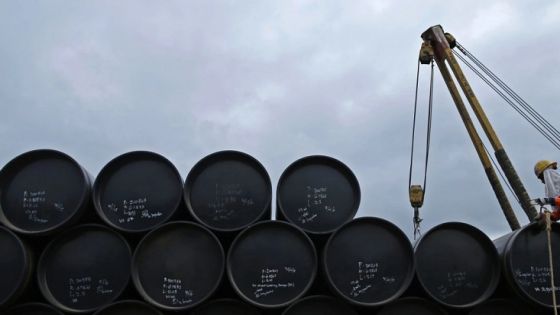 أوبك+ تمدد العمل بسياسة إنتاج النفط الحالية