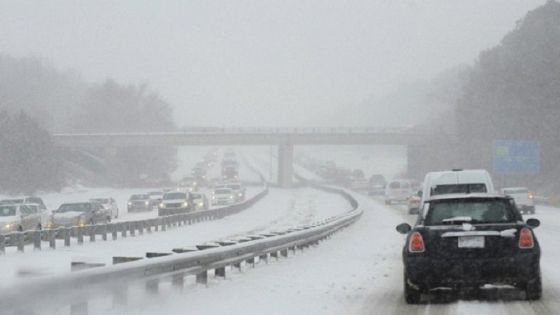 عاصفة ثلجية قوية تضرب غرب أمريكا