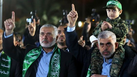 The son of senior Hamas militant Mazen Fuqaha sits on the shoulders of Hamas Gaza Chief Yehya Al-Sinwar during a memorial service for Fuqaha, in Gaza City March 27, 2017. REUTERS/Mohammed Salem TPX IMAGES OF THE DAY