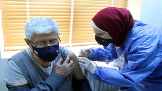 تطعيم من تجاوز عمره 50 عاما الجمعة دون موعد مسبق