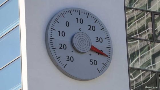 A thermometer mounted on a wall of the headquarters of the United Nations Framework Convention on Climate Change (UNFCCC) shows a temperature of 40 Celsius degrees in Bonn, Germany July 31, 2020. REUTERS/Wolfgang Rattay