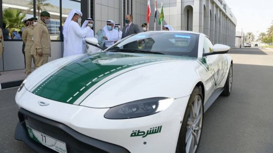شرطة دبي تضيف سيارة أستون مارتن إلى أسطول دورياتها الفارهة