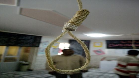 A hanging rope similar to the ones used by Saddam Hussein's regime to hang convicted people during the 1991 Shiite uprising is displayed at an exhibition in Baghdad's al-Kadhimiyah district on March 15, 2008. Special Representative of the UN Secretary General in Iraq Staffan de Mistura said today that the sectarian bloodshed which ravaged Iraq since 2006 is "much lower" now, throwing a window of opportunity for leaders to push with national reconciliation. AFP PHOTO/ALI YUSSEF (Photo by ALI YUSSEF / AFP)
