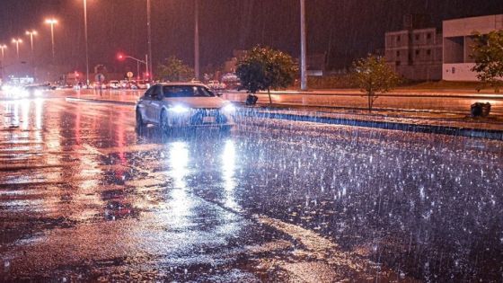 بسبب الأمطار الغزيرة.. مساجد في الرياض تصدح صلوا في رحالكم