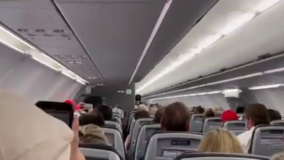 شاهد: طيار أمريكي يهدد أنصار ترامب بإلقائهم من الطائرة