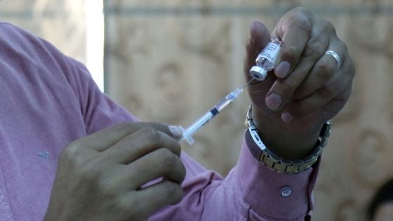 لأول مرة.. تطعيم 106 آلاف شخص بيوم واحد