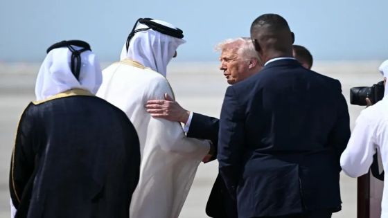 أمير قطر يستقبل ترامب بمستهل زيارته للدوحة