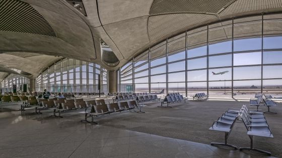 الحكومة : مطار الملكة علياء يدّر 54% من وارداته إلى الخزينة