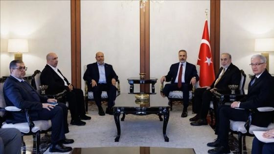 وزير خارجية تركيا يبحث مع حماس المرحلة الثانية من خطة غزة