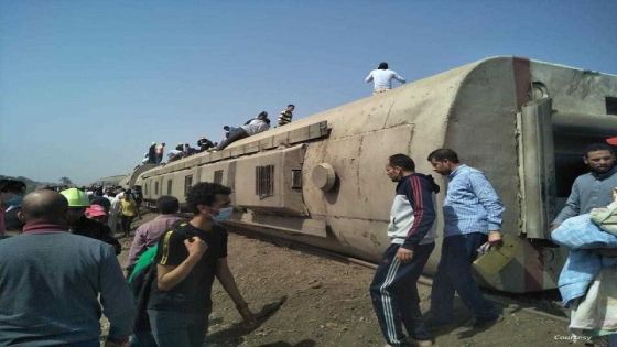 قتلى وعشرات الإصابات إثر خروج قطار عن القضبان في مصر