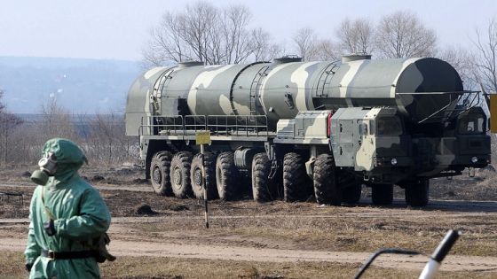 Russian soldier wears chemical protection suits as they stand next to a military fueler on the base of a prime mover of Russian Topol intercontinental ballistic missile during a training session at the Serpukhov's military missile forces research institute some 100km outside Moscow on April 6, 2010. The US-Russia nuclear arms treaty to be signed this week enhances trust between the Cold War foes but Moscow may quit the pact if US missile defence plans go too far, a top Russian official said Tuesday. AFP PHOTO / NATALIA KOLESNIKOVA (Photo by Natalia KOLESNIKOVA / AFP)