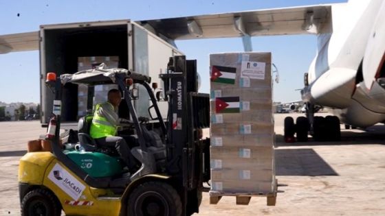 الأردن يسلم الهلال الأحمر المصري 12 طنا من المواد الغذائية المرسلة لغزّة