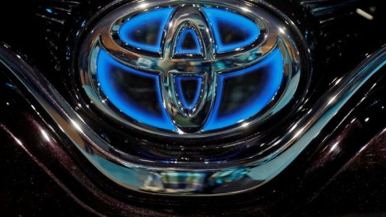 FILE PHOTO: The Toyota logo is seen on the bonnet of a newly launched Camry Hybrid electric vehicle at a hotel in New Delhi, India, January 18, 2019. REUTERS/Anushree Fadnavis/File Photo