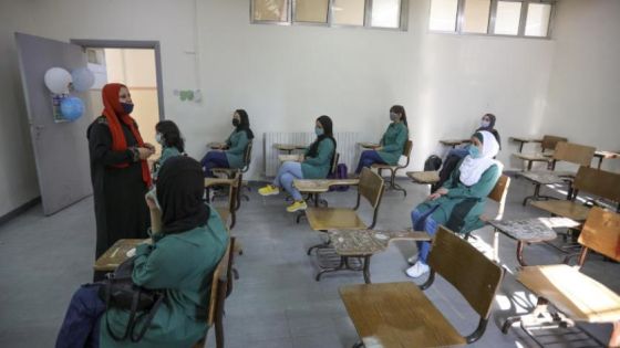 أطباء: ضرر إغلاق المدارس أكبر من فتحها