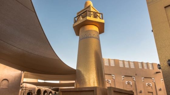 مسجد قطري تراثي مرصّع بالذهب يستقطب المصلين والسياح