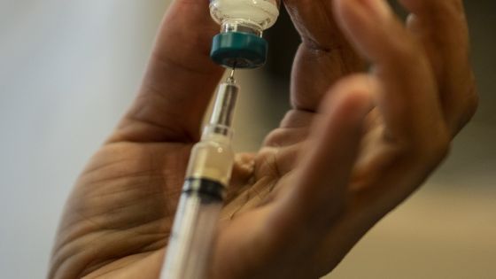 This picture taken on April 5, 2019 shows a nurse preparing the measles, mumps and rubella vaccine at the Rockland County Health Department in Haverstraw, Rockland County, New York. - A measles outbreak in the area has sickened scores of people and caused the county to bar unvaccinated minors in public places. (Photo by Johannes EISELE / AFP) / With AFP Story by Catherine TRIOMPHE: NY county measles outbreak spotlights vaccine religious exemptions