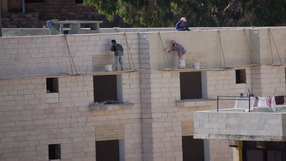 وفاة عامل سقط عن سقالة بناء في عمان