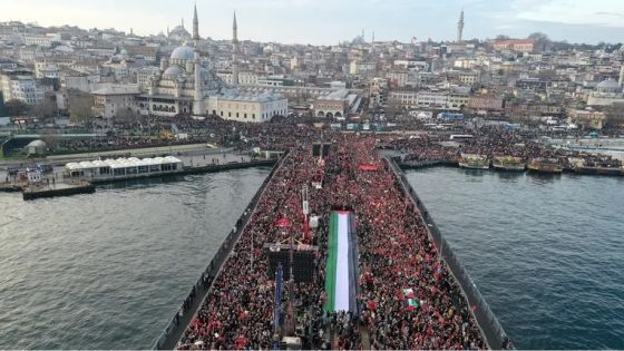 سيل بشري يدشن العام الجديد بإسطنبول ضد عدوان الاحتلال على غزة