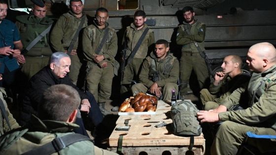 FILED - 10 November 2023, Israel, Re'im: Israel's Prime Minister Benjamin Netanyahu (4th L) speaks to soldiers during his visit to the reopened Nahal Oz Command Center. Photo: Haim Zach/GPO/dpa - ATTENTION: editorial use only and only if the credit mentioned above is referenced in full