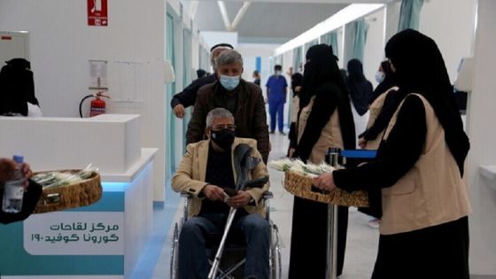 السعودية تشدد الخناق على معارضي التطعيم ضد كورونا