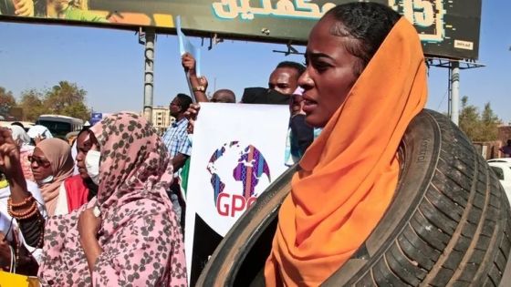 بين خوفهن من الاغتصاب والحديث عن الانتحار.. ما الذي يحصل للنساء السودانيات؟