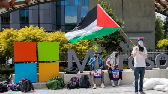 اقتحام مكتب رئيس مايكروسوفت احتجاجا على تعاون الشركة مع جيش الاحتلال