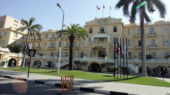 A general view shows the old Winter Palace Hotel 24 December 2007, in Luxor, where French President Nicolas Sarkozy is expected to spend the Christmas holidays. Sarkozy is to spend Christmas on the banks of the Nile amid tight security and a swarm of paparazzi seeking intimate shots of his new companion, former supermodel Carla Bruni. AFP PHOTO/JACK GUEZ (Photo by JACK GUEZ / AFP)