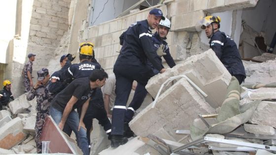6 إصابات والبحث عن محاصرين بانهيار تسوية فيلا في عمان