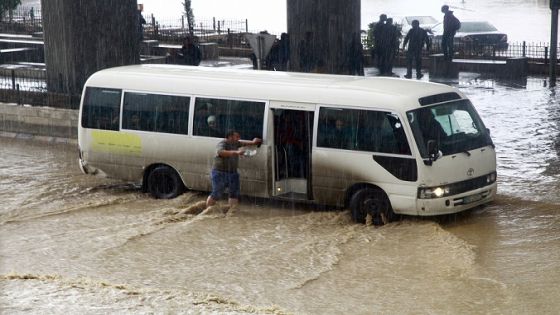 Heavy rains caused the closure of main streets in the Jordanian capital Amman and other citiesand the sinking of the two children, local media reported. Amman, Jordan, November 5, 2015 (photo: Ahmad Abdo/NurPhoto) (Photo by NurPhoto/NurPhoto via Getty Images)