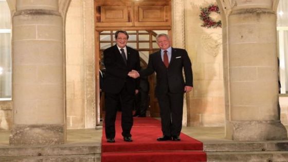 الملك يمنح الرئيس القبرصي وسام النهضة المرصع