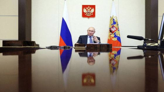 FILE PHOTO: Russian President Vladimir Putin chairs a meeting with members of the government via video link at the Novo-Ogaryovo state residence outside Moscow, Russia April 19, 2023. Sputnik/Gavriil Grigorov/Kremlin via REUTERS ATTENTION EDITORS - THIS IMAGE WAS PROVIDED BY A THIRD PARTY./File Photo