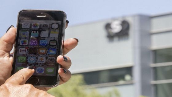 An Israeli woman uses her iPhone in front of the building housing the Israeli NSO group, on August 28, 2016, in Herzliya, near Tel Aviv. - Apple iPhone owners, earlier in the week, were urged to install a quickly released security update after a sophisticated attack on an Emirati dissident exposed vulnerabilities targeted by cyber arms dealers.
Lookout and Citizen Lab worked with Apple on an iOS patch to defend against what was called "Trident" because of its triad of attack methods, the researchers said in a joint blog post.
Trident is used in spyware referred to as Pegasus, which a Citizen Lab investigation showed was made by an Israel-based organization called NSO Group. (Photo by JACK GUEZ / AFP)