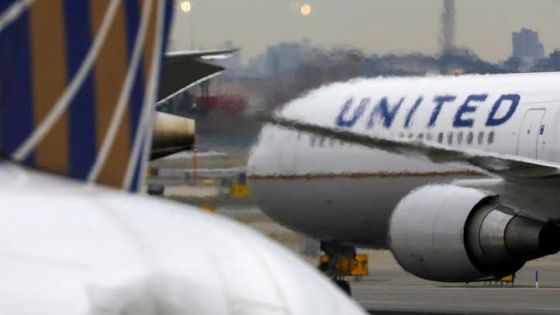 FILE PHOTO: A United Airlines passenger jet taxis at Newark Liberty International Airport, New Jersey, U.S. December 6, 2019. REUTERS/Chris Helgren/File Photo