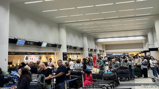 Passengers queue at the check-in counters at Beirut-Rafic Al Hariri International Airport, in Beirut, Lebanon October 2, 2024. REUTERS/Yara Abi Nader