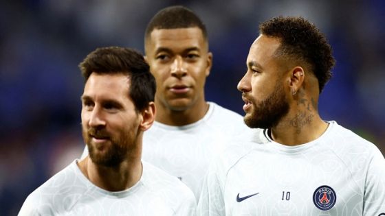 FILE PHOTO: Soccer Football - Ligue 1 - Olympique Lyonnais v Paris St Germain - Groupama Stadium, Lyon, France - September 18, 2022 Paris St Germain's Neymar, Lionel Messi and Kylian Mbappe before the match REUTERS/Stephane Mahe/File Photo