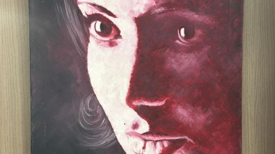 أحمد حلمي يكشف عن لوحة لمنى زكي رسمها قبل 27 عاماً