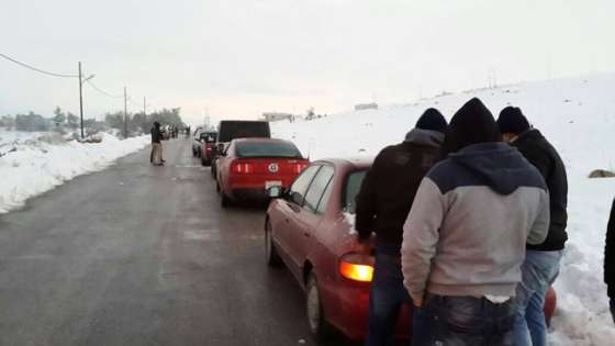#عاجل عشرات المركبات عالقة على طريق إربد عجلون بسبب الثلوج