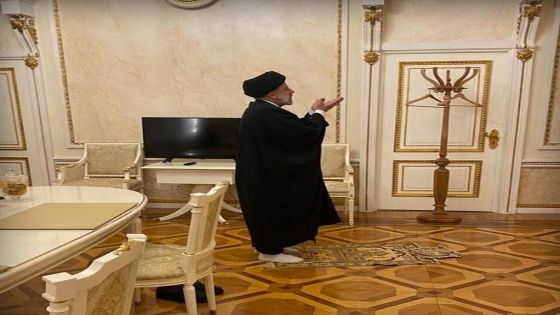 الرئيس الإيراني يؤدي صلاة العشاء في الكرملين