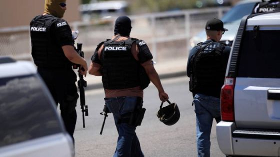 Police arrive after a mass shooting at a Walmart in El Paso, Texas, U.S. August 3, 2019. REUTERS/Jorge Salgado NO RESALES. NO ARCHIVES.