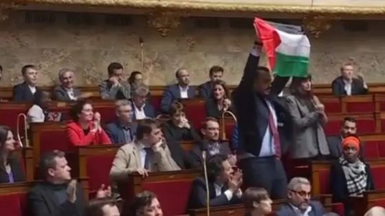هرج ومرج في البرلمان الفرنسي.. ونائب يرفع علم فلسطين