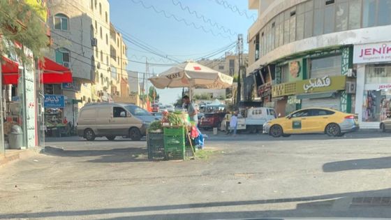 أمانة عمان تتجاهل إزالة بسطة تتوسط طريقاً عاماً في طبربور