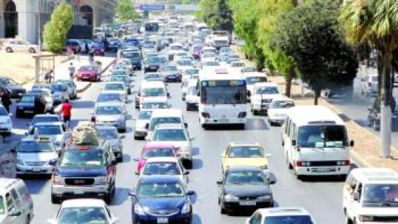 أمين عام في رئاسة الوزراء ينظم حركة المرور في ” مرج الحمام “