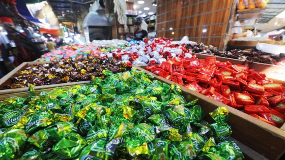 صرف الرواتب ينعش قطاع المواد الغذائية