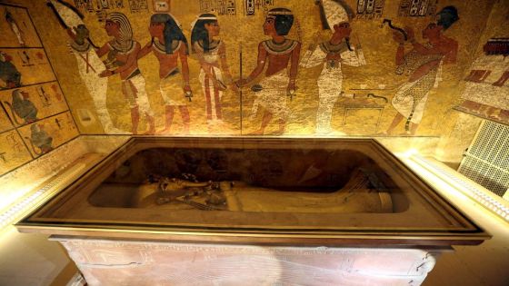 عالمة مصريات تُصاب بحالة ذهول عقب دخولها مقبرة توت عنخ آمون